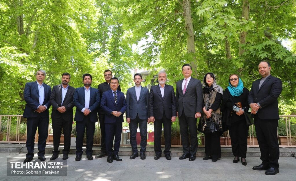 AMF hosts photo exhibition on Shiraz attractions
