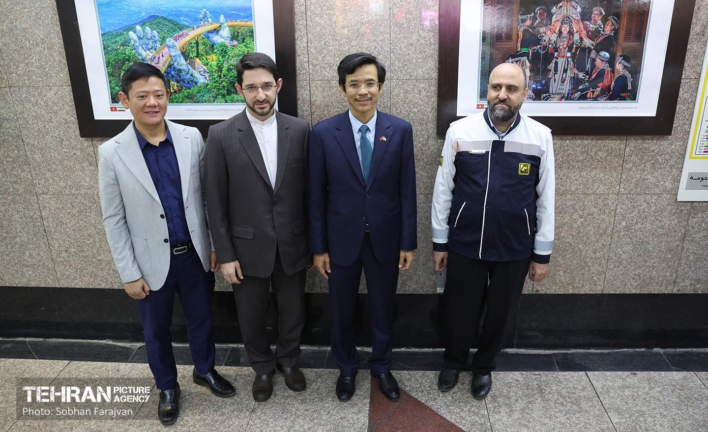 افتتاح-نمایشگاه-عکس-ویتنام-در-ایستگاه-مترو-تجریش-5
