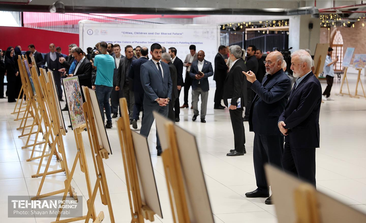 نمایشگاه-آثار-منتخب-فستیوال-بین-المللی-نقاشی-کودکان-رنگ-بهشت-22
