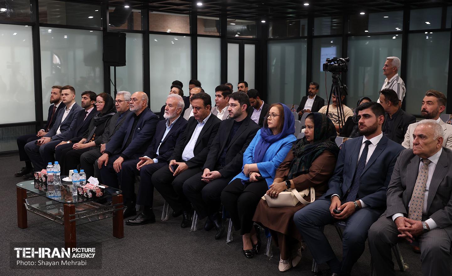 نمایشگاه-آثار-منتخب-فستیوال-بین-المللی-نقاشی-کودکان-رنگ-بهشت-57